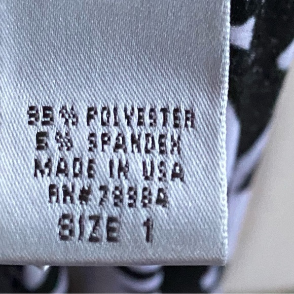 Chico’s 3/4 Sleeve Floral V Neck Top - Picture 15 of 16